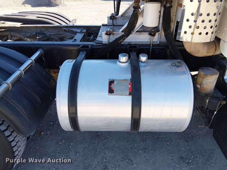 image for item FK0541 2002 Kenworth T800 semi truck