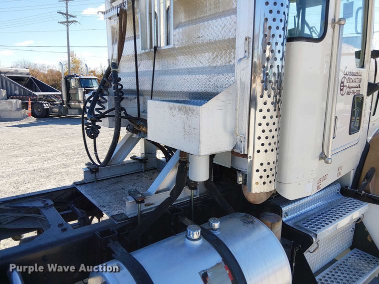 image for item FK0541 2002 Kenworth T800 semi truck