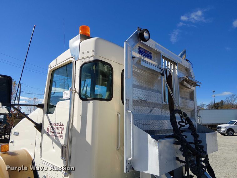 image for item FK0541 2002 Kenworth T800 semi truck