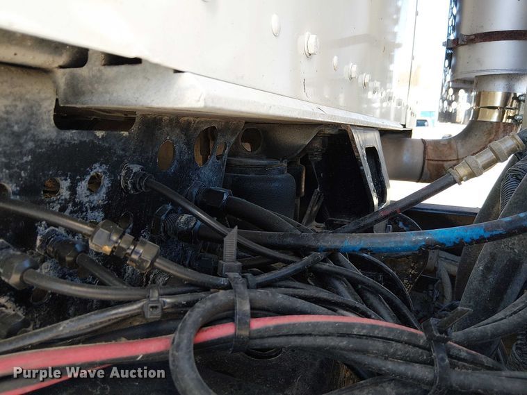 image for item FK0541 2002 Kenworth T800 semi truck