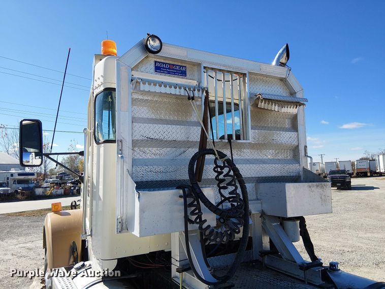 image for item FK0541 2002 Kenworth T800 semi truck