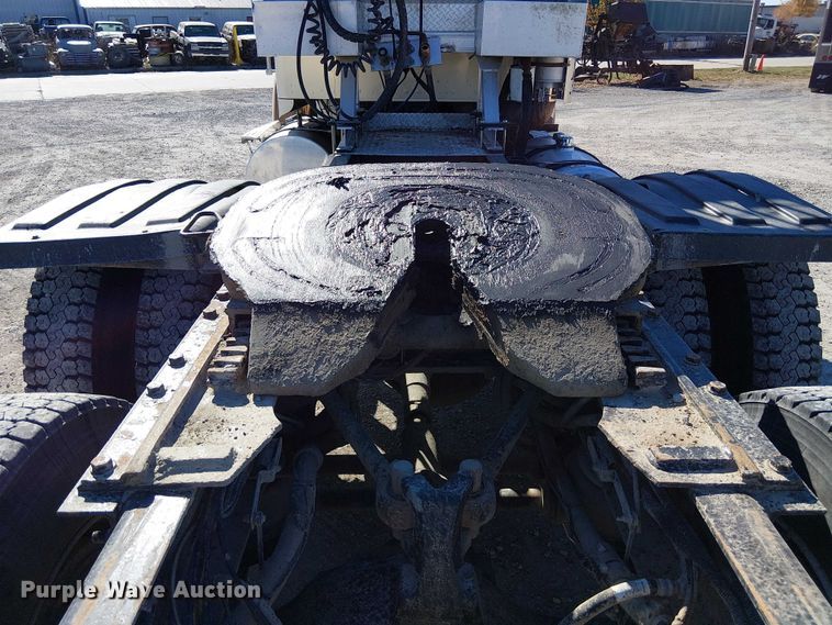 image for item FK0541 2002 Kenworth T800 semi truck