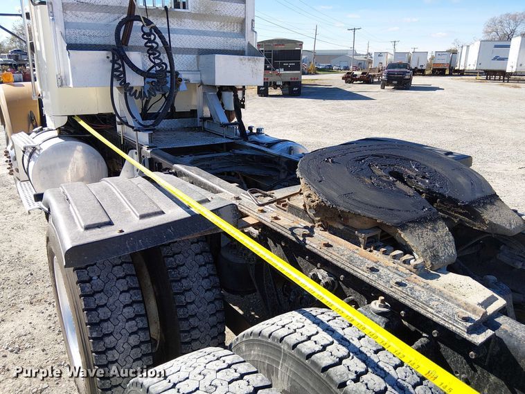 image for item FK0541 2002 Kenworth T800 semi truck