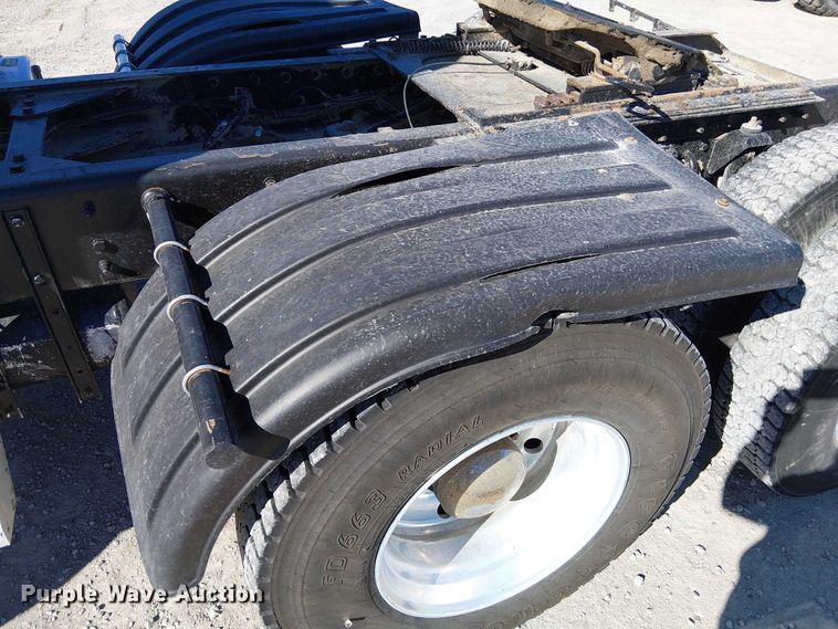 image for item FK0541 2002 Kenworth T800 semi truck