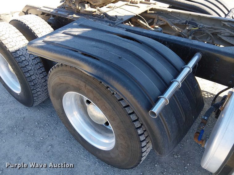 image for item FK0541 2002 Kenworth T800 semi truck