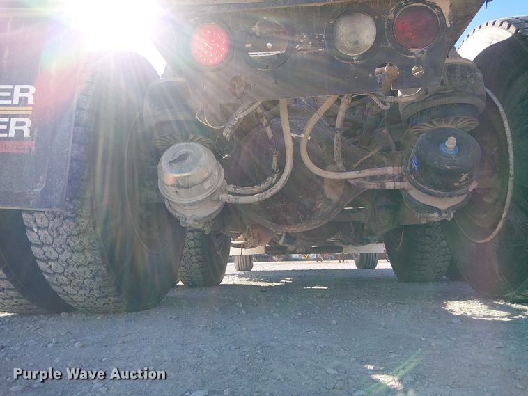 image for item FK0541 2002 Kenworth T800 semi truck