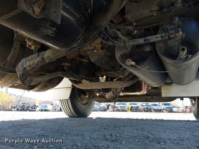 image for item FK0541 2002 Kenworth T800 semi truck