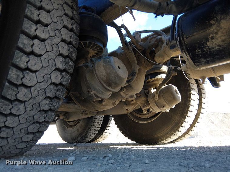 image for item FK0541 2002 Kenworth T800 semi truck