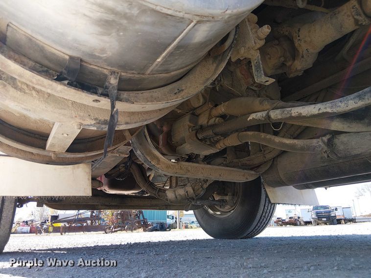 image for item FK0541 2002 Kenworth T800 semi truck