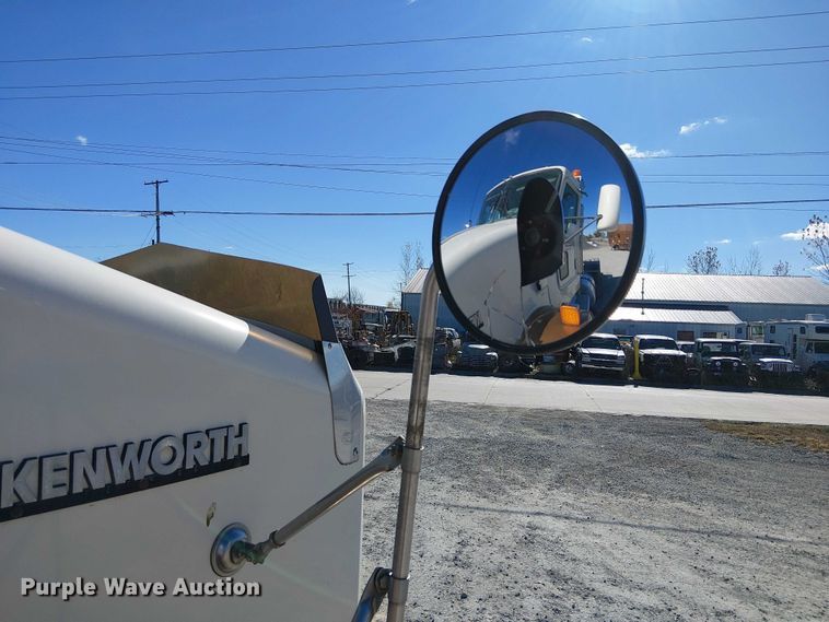 image for item FK0541 2002 Kenworth T800 semi truck