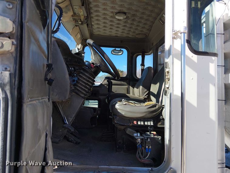 image for item FK0541 2002 Kenworth T800 semi truck