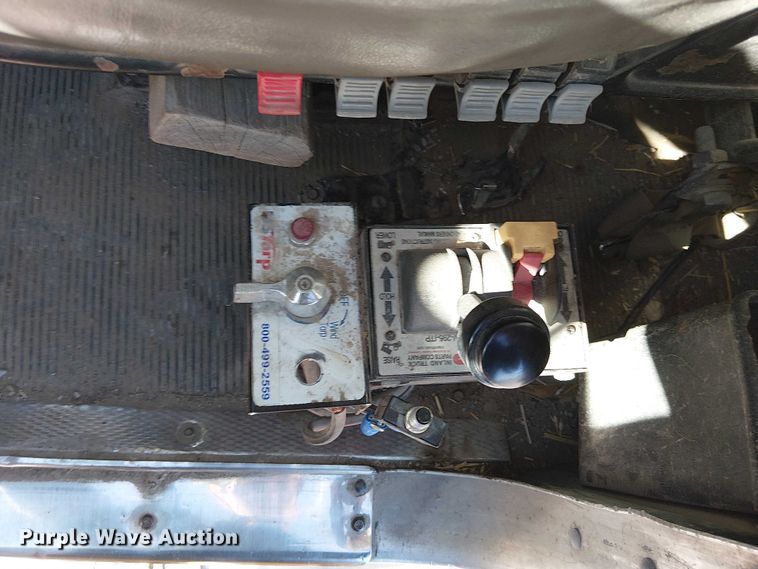 image for item FK0541 2002 Kenworth T800 semi truck