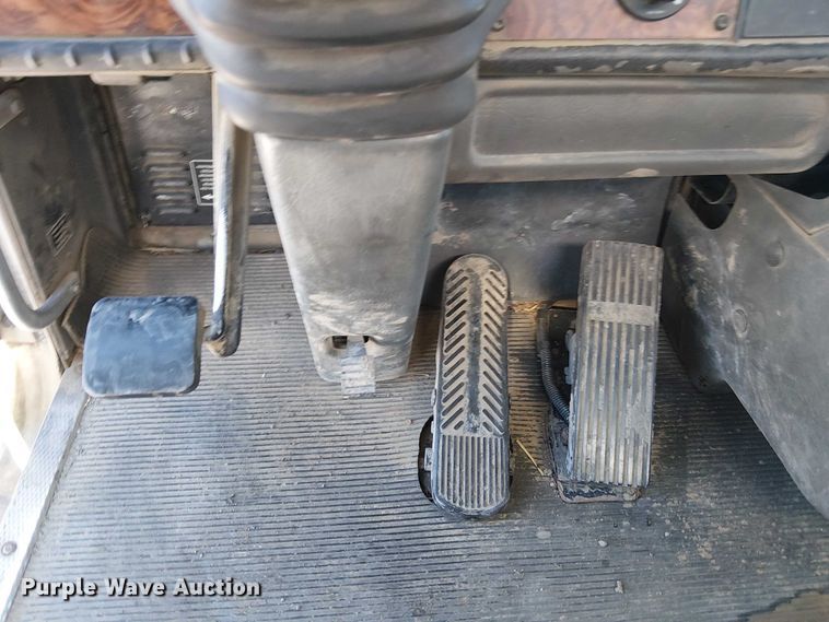 image for item FK0541 2002 Kenworth T800 semi truck