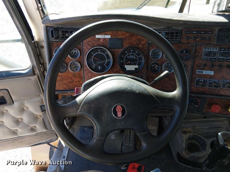 image for item FK0541 2002 Kenworth T800 semi truck
