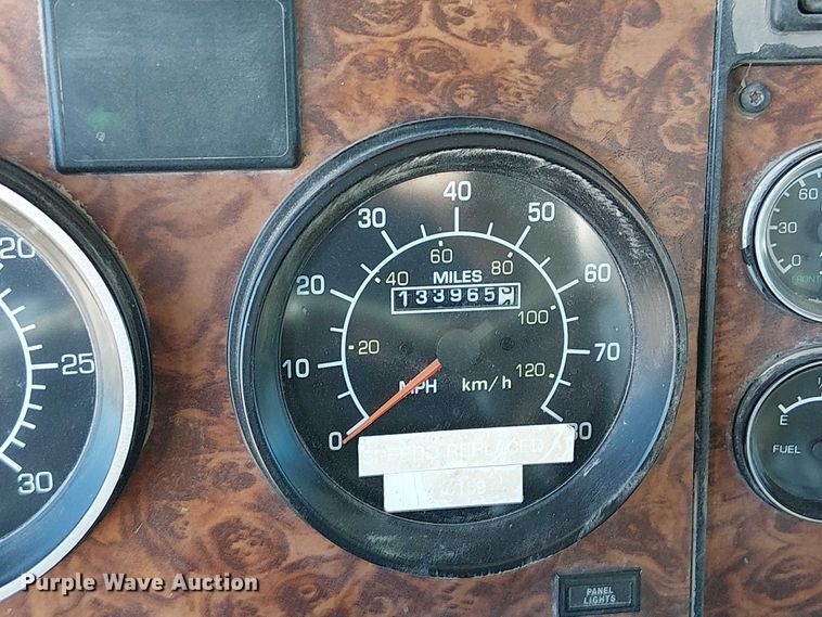 image for item FK0541 2002 Kenworth T800 semi truck