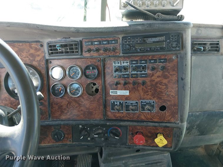 image for item FK0541 2002 Kenworth T800 semi truck