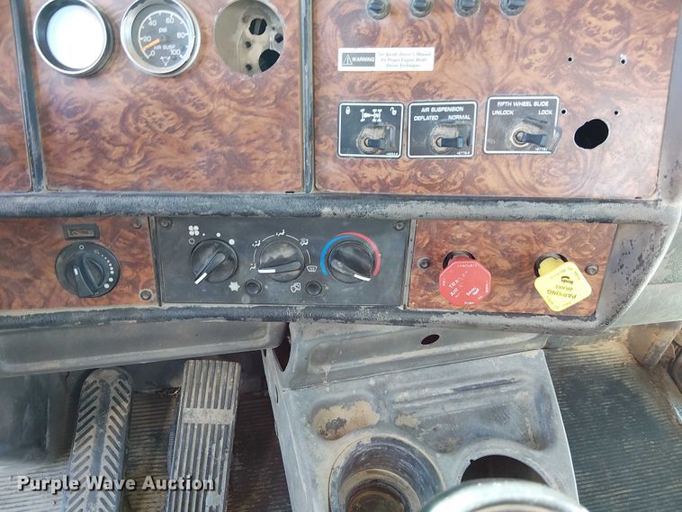 image for item FK0541 2002 Kenworth T800 semi truck