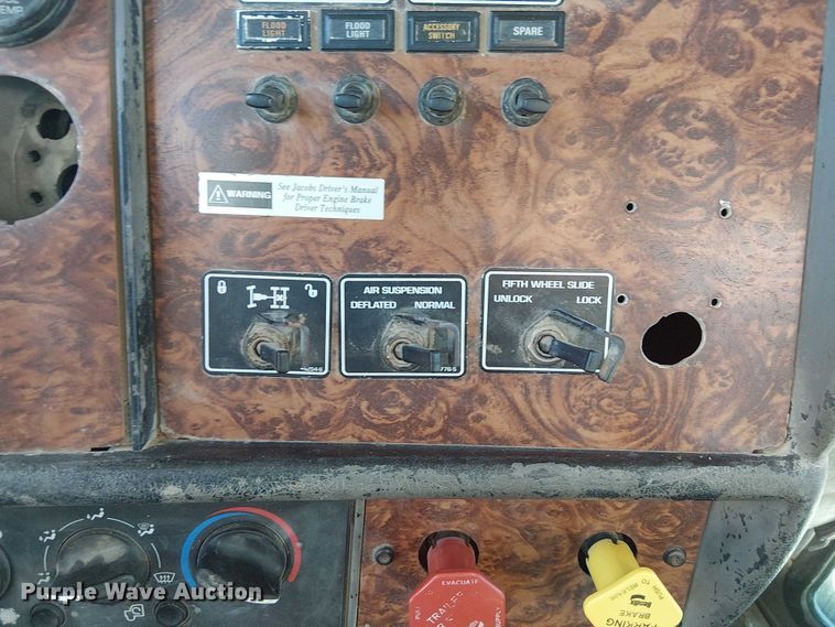 image for item FK0541 2002 Kenworth T800 semi truck