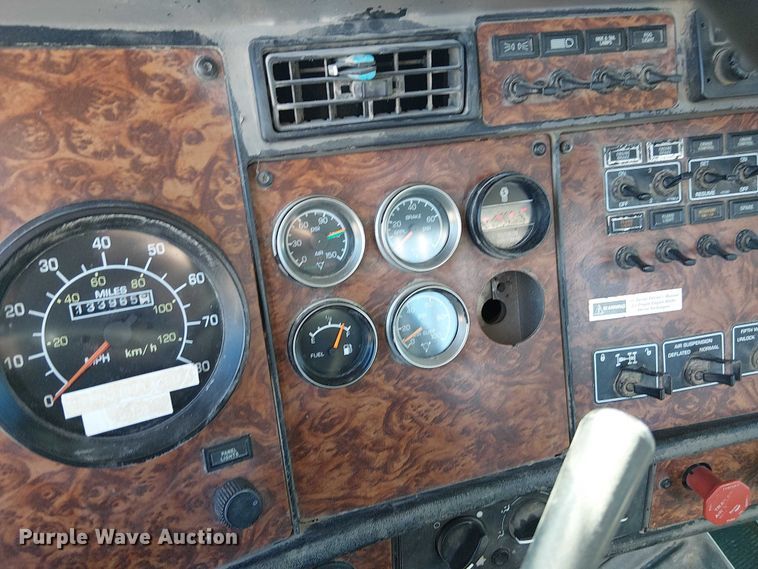 image for item FK0541 2002 Kenworth T800 semi truck