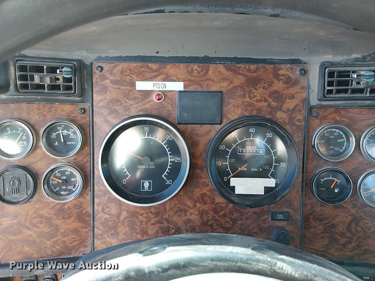 image for item FK0541 2002 Kenworth T800 semi truck