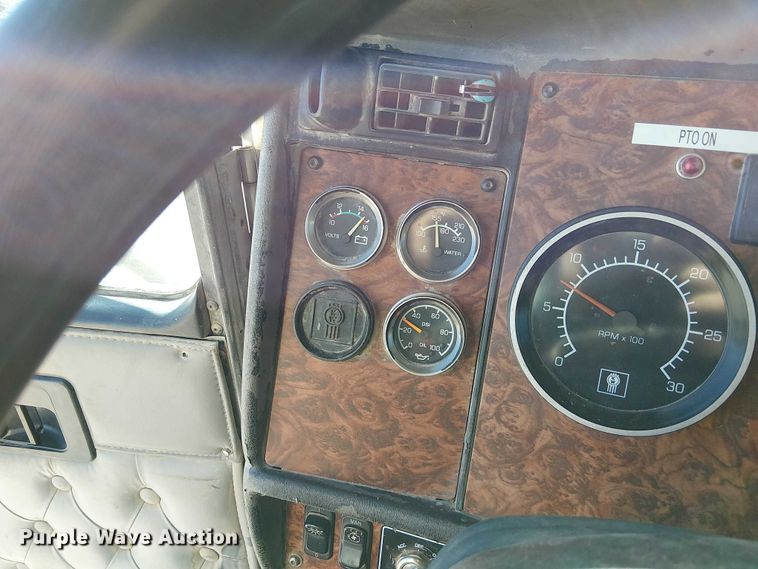 image for item FK0541 2002 Kenworth T800 semi truck