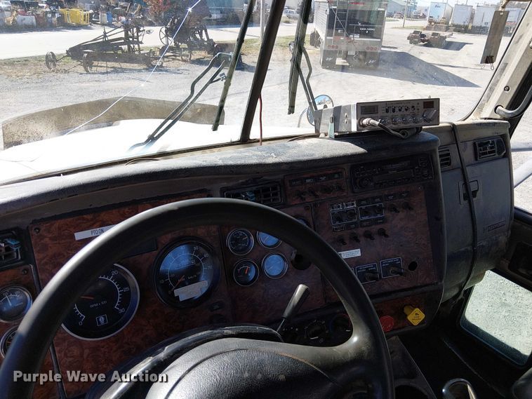 image for item FK0541 2002 Kenworth T800 semi truck