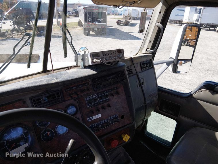 image for item FK0541 2002 Kenworth T800 semi truck