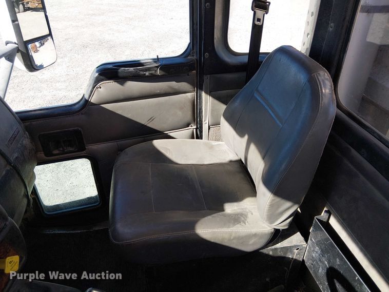 image for item FK0541 2002 Kenworth T800 semi truck