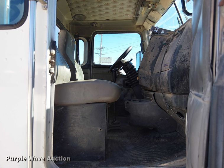 image for item FK0541 2002 Kenworth T800 semi truck