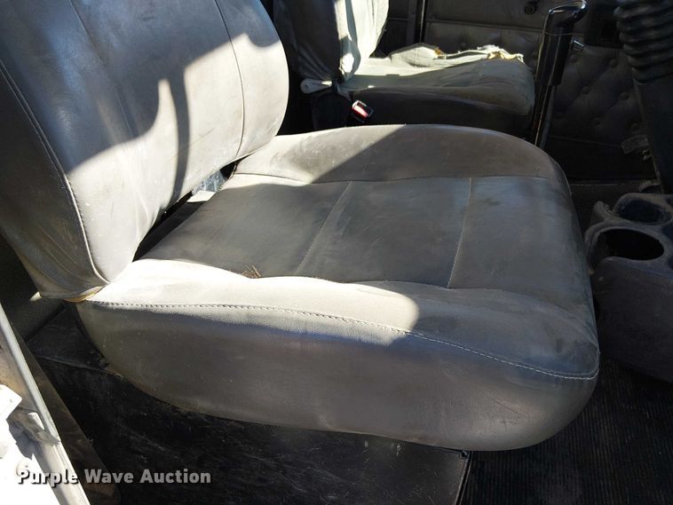 image for item FK0541 2002 Kenworth T800 semi truck