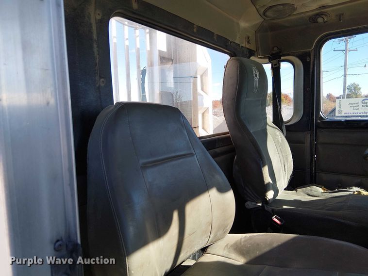 image for item FK0541 2002 Kenworth T800 semi truck