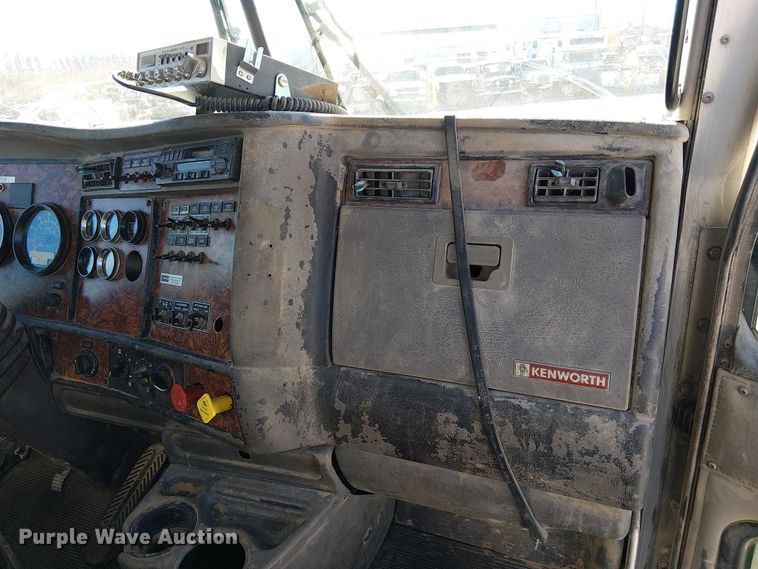 image for item FK0541 2002 Kenworth T800 semi truck