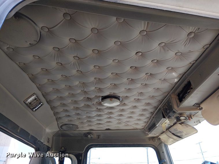 image for item FK0541 2002 Kenworth T800 semi truck