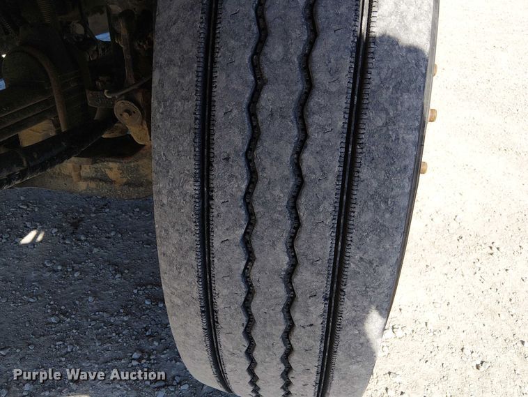 image for item FK0541 2002 Kenworth T800 semi truck