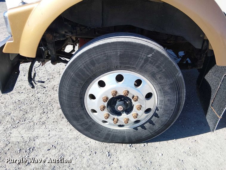 image for item FK0541 2002 Kenworth T800 semi truck