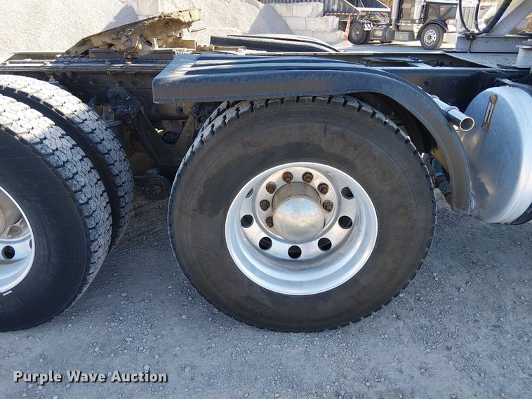 image for item FK0541 2002 Kenworth T800 semi truck