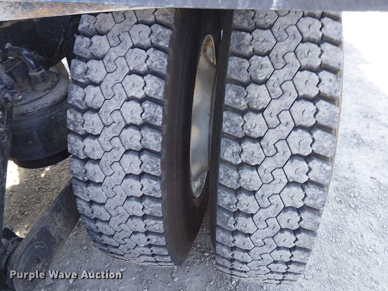 image for item FK0541 2002 Kenworth T800 semi truck