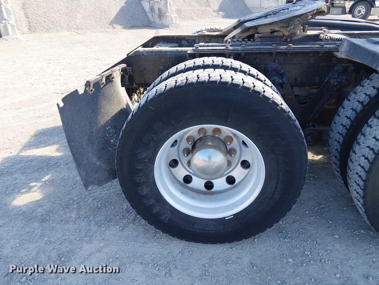 image for item FK0541 2002 Kenworth T800 semi truck