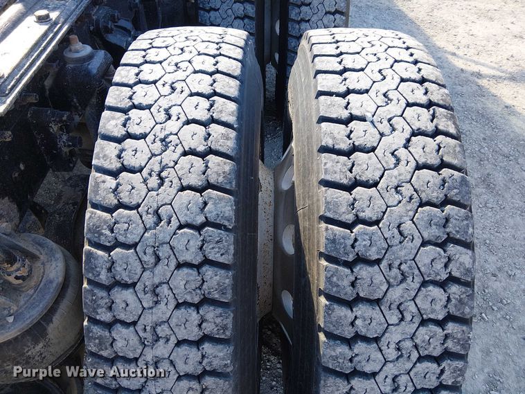 image for item FK0541 2002 Kenworth T800 semi truck