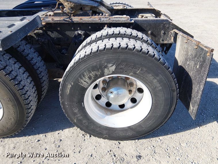 image for item FK0541 2002 Kenworth T800 semi truck