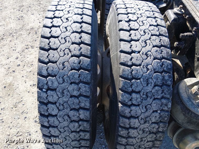 image for item FK0541 2002 Kenworth T800 semi truck