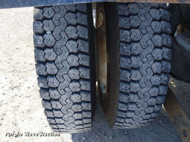 image for item FK0541 2002 Kenworth T800 semi truck