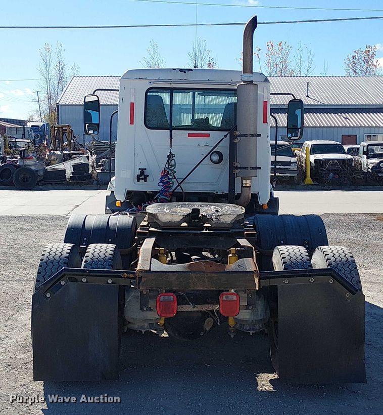 image for item FK0542 2004 Mack CX613 semi truck