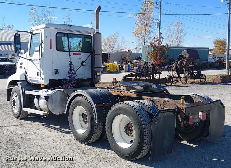 image for item FK0542 2004 Mack CX613 semi truck