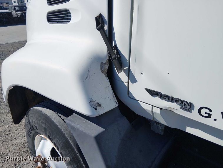 image for item FK0542 2004 Mack CX613 semi truck