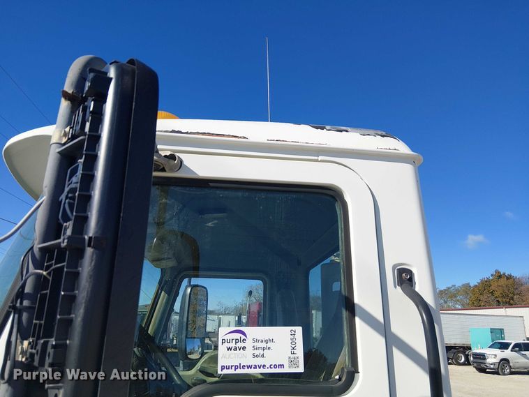 image for item FK0542 2004 Mack CX613 semi truck