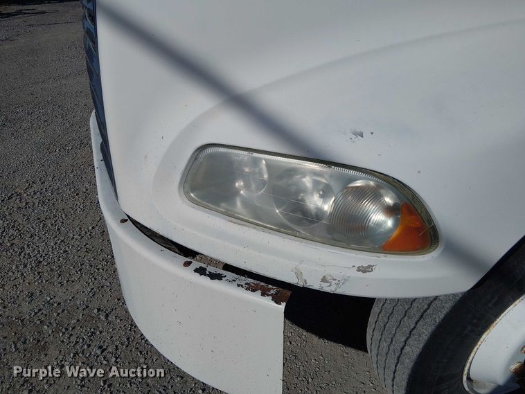 image for item FK0542 2004 Mack CX613 semi truck