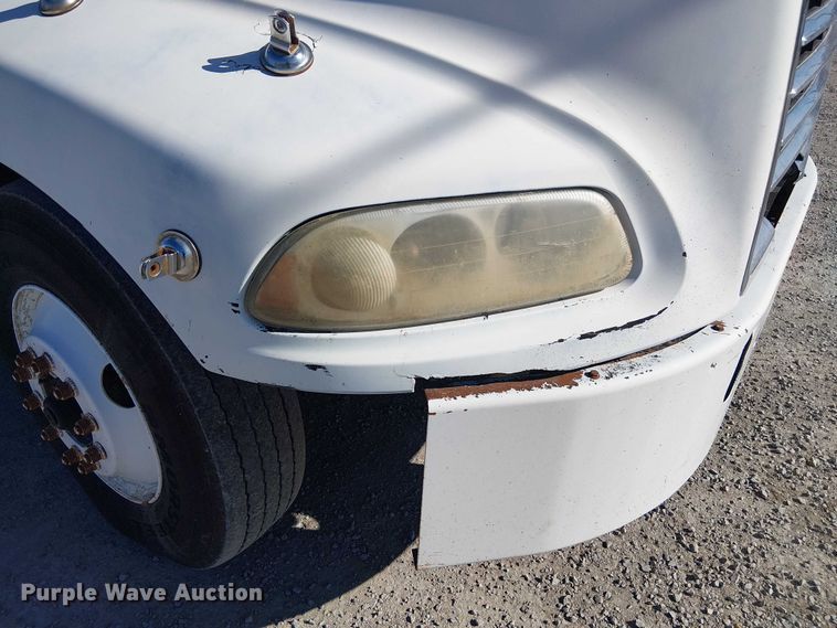 image for item FK0542 2004 Mack CX613 semi truck