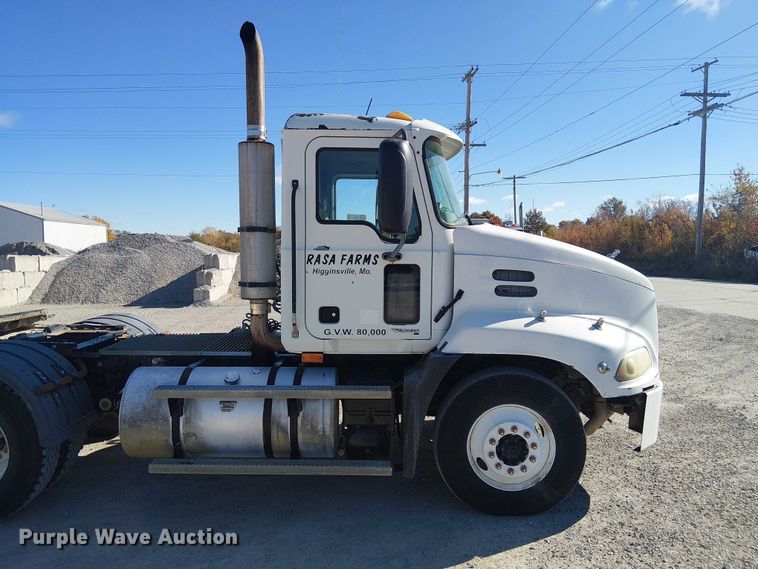 image for item FK0542 2004 Mack CX613 semi truck
