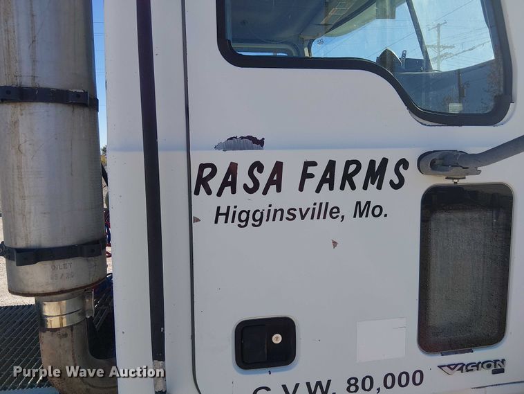 image for item FK0542 2004 Mack CX613 semi truck